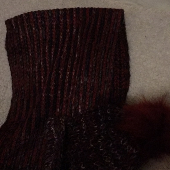 Burgundy and black with white specks scarf and hat - Picture 4 of 4